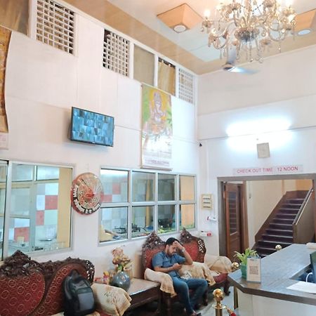 Kusum Hotel 디브루가르 외부 사진
