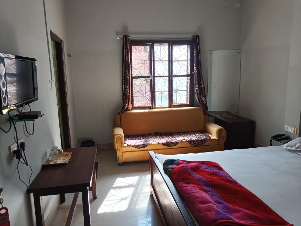 Kusum Hotel 디브루가르 외부 사진