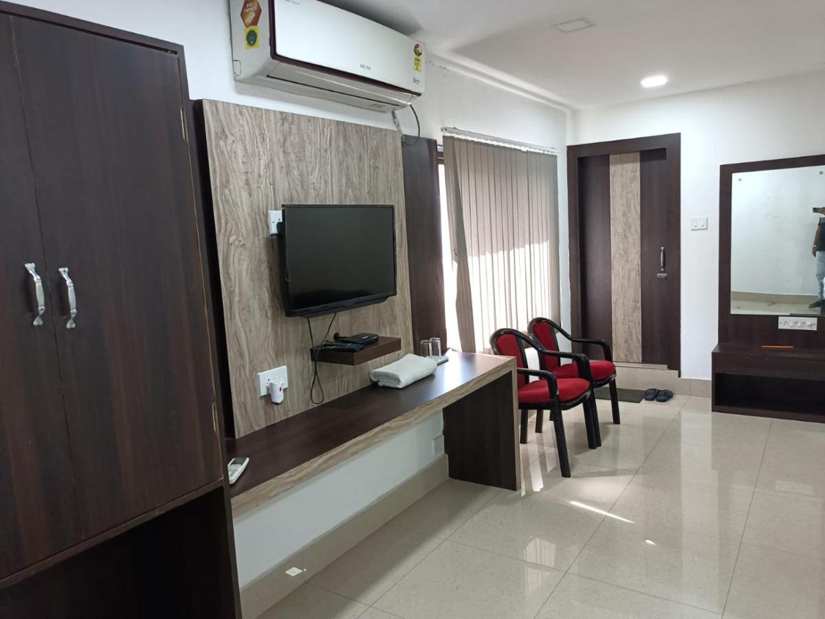 Kusum Hotel 디브루가르 외부 사진