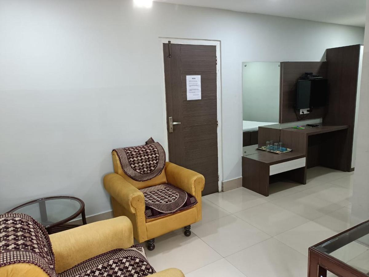 Kusum Hotel 디브루가르 외부 사진