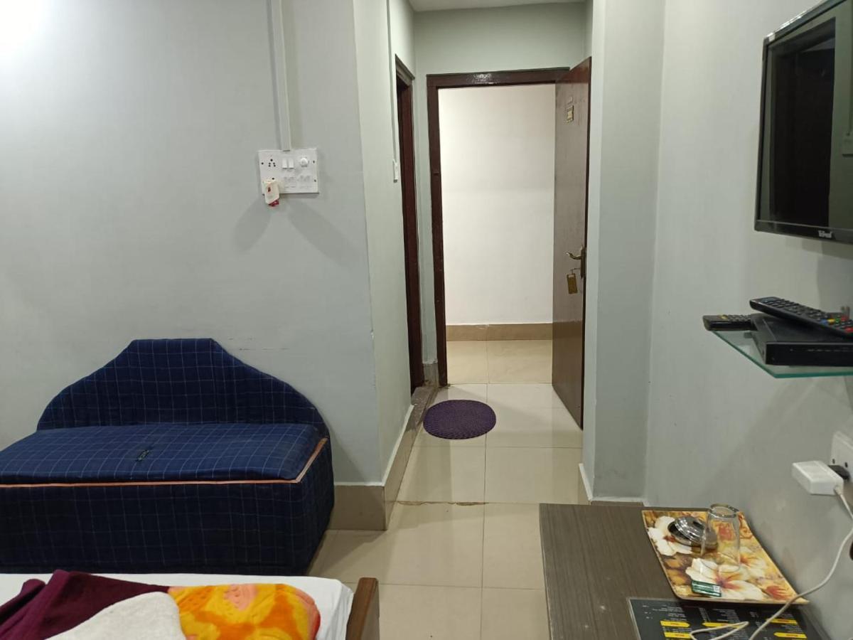Kusum Hotel 디브루가르 외부 사진