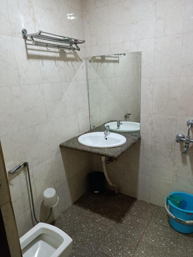 Kusum Hotel 디브루가르 외부 사진