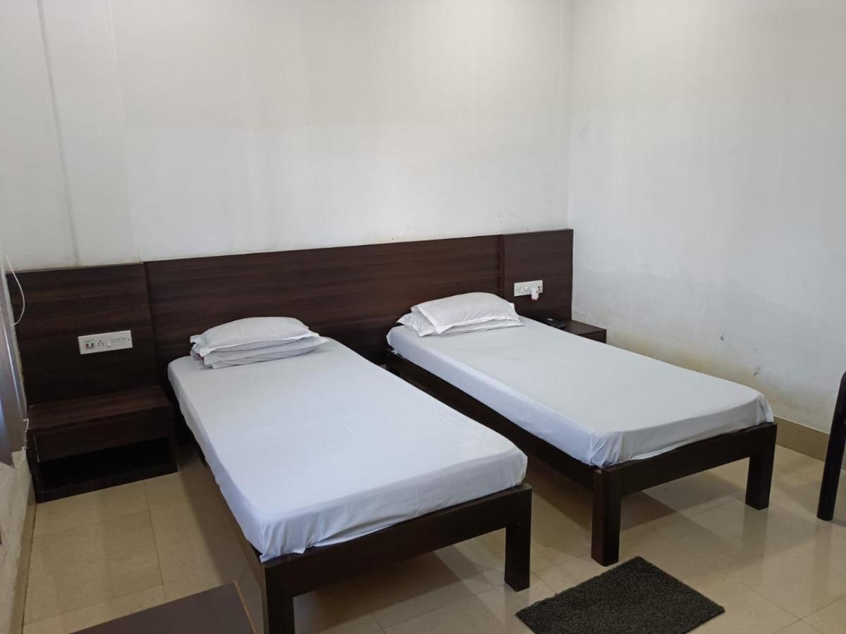 Kusum Hotel 디브루가르 외부 사진