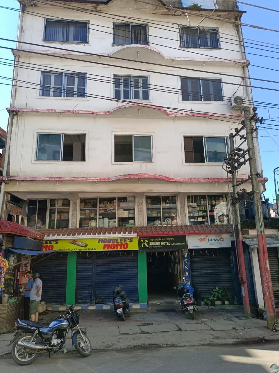 Kusum Hotel 디브루가르 외부 사진