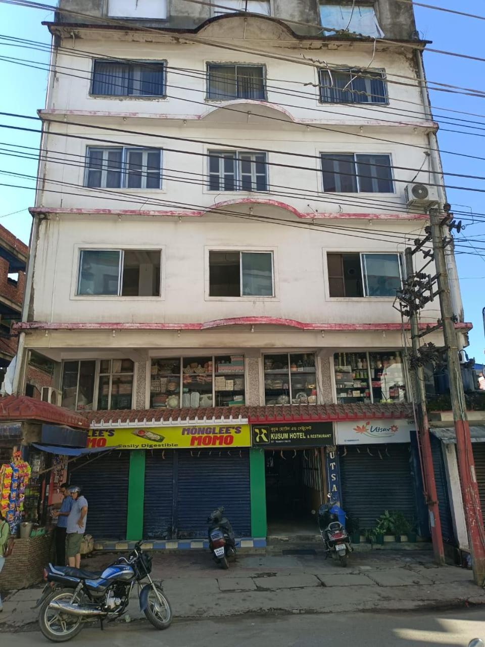 Kusum Hotel 디브루가르 외부 사진