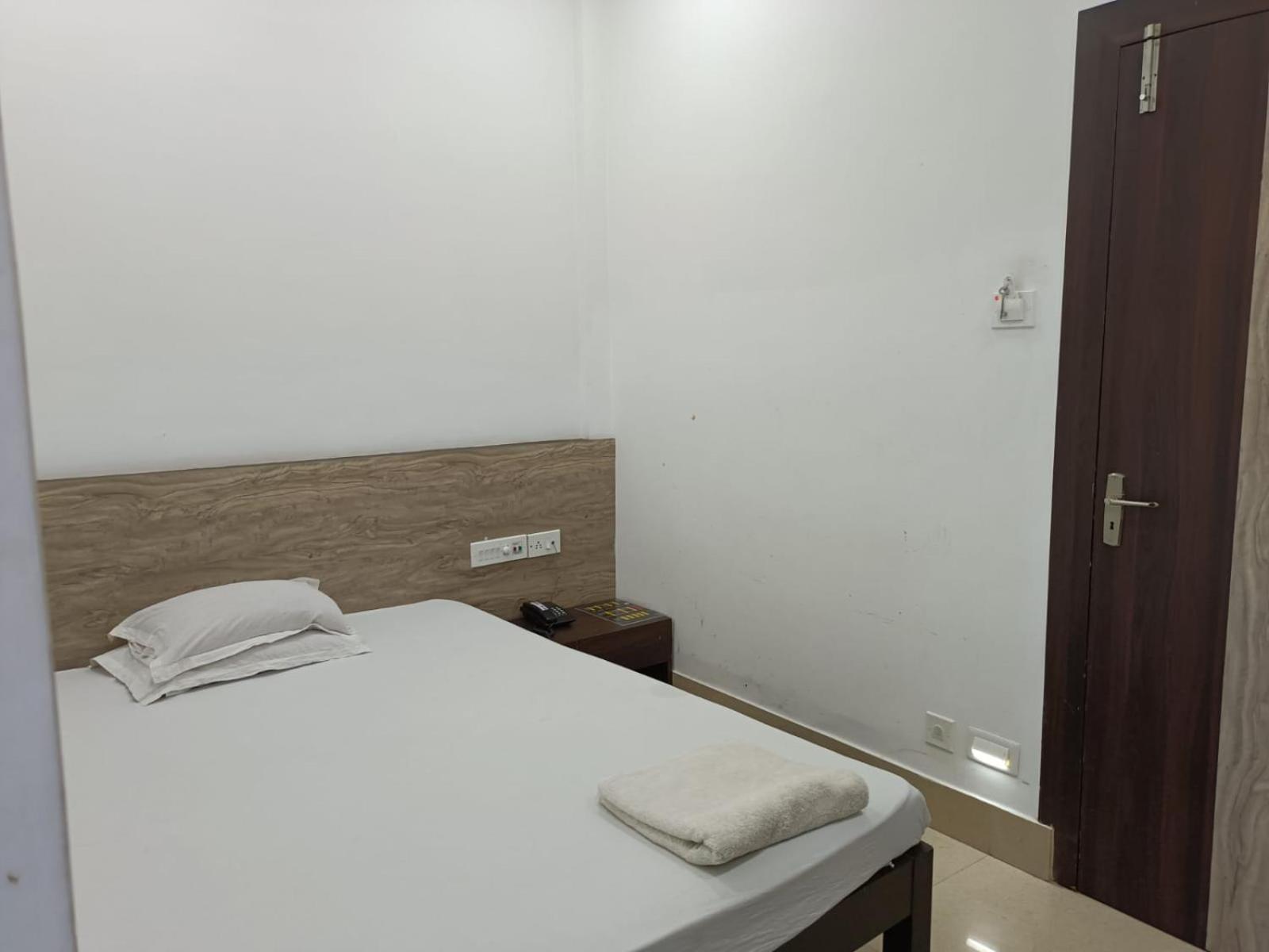 Kusum Hotel 디브루가르 외부 사진