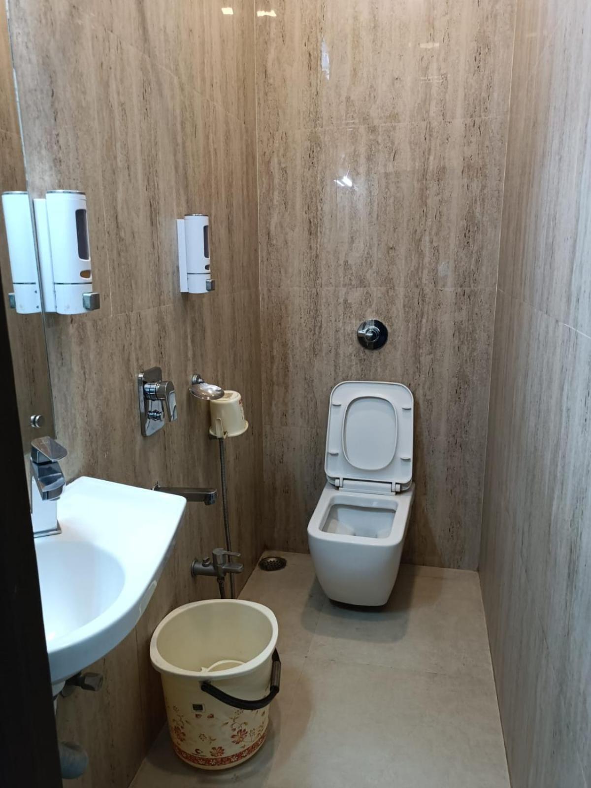 Kusum Hotel 디브루가르 외부 사진